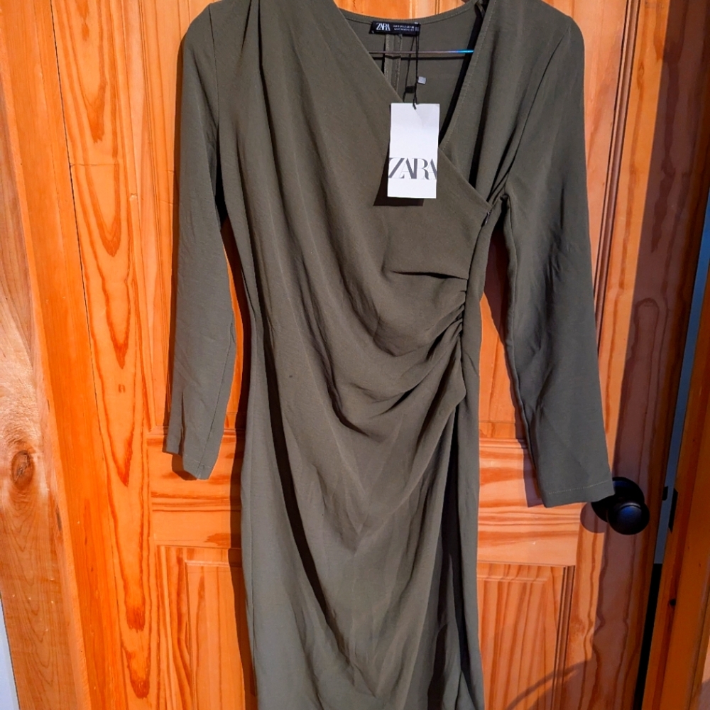Zara Midi Dress (NEW WITH TAGS) Ruche
